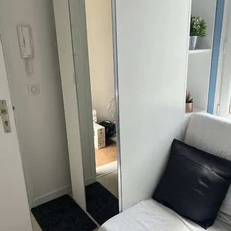 Bright Equipped 10 Min From Paris شقة